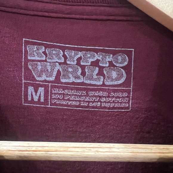 Krypto Wrld Graphic Maroon T-Shirt size Men’s medium in great condition - Picture 4 of 4